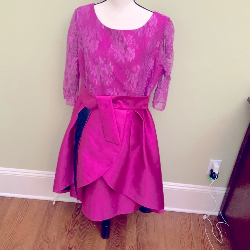 NEW! Beautiful lace and polyester dress